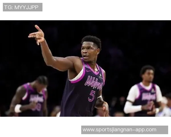 绝杀时刻爱德华兹展现关键球能力堪称顶尖存在